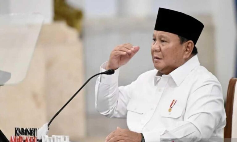 27-presiden_prabowo_subianto_memberikan_taklimat_dalam_sidang_kabinet_paripurna_di