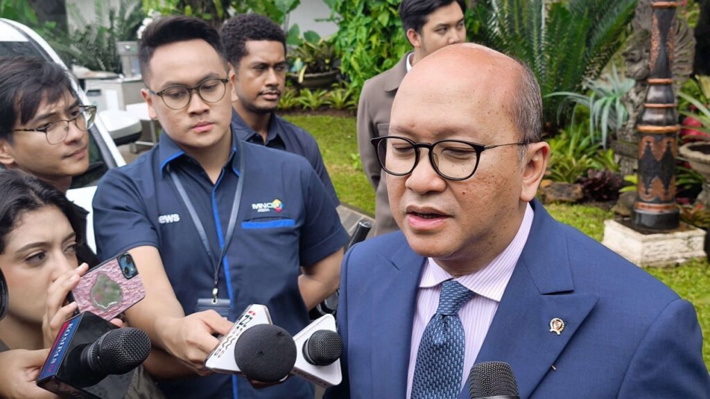 691ec9e71e368-menteri-investasi-dan-hilirisasi-kepala-badan-koordinasi-penanaman-modal-bkpm_1265_711