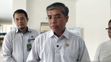 69e7d56d44052-menteri-ketenagakerjaan-menaker-republik-indonesia-yassierli_375_211