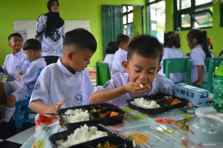 Wakil-Ketua-DPRD-Batang-menyebut-Program-MBG-dapat-meningkatkan-kualitas-SDM-3479484636