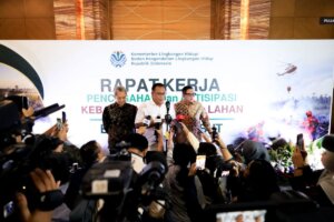 menteri-jumhur-hidayat-minta-perusahaan-pemegang-konsesi-keh-9zgy