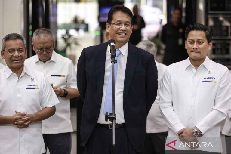 menteri-keuangan-yang-baru-kunjungi-kantor-kemenkeu-080925-dr-03