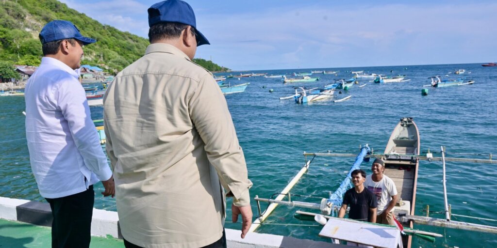 presiden-prabowo-didampingi-menteri-trenggono-tinjau-knmp-leato-selatan-dorong-nelayan-gorontalo-naik-kelas-7pzG-7pzG-scaled