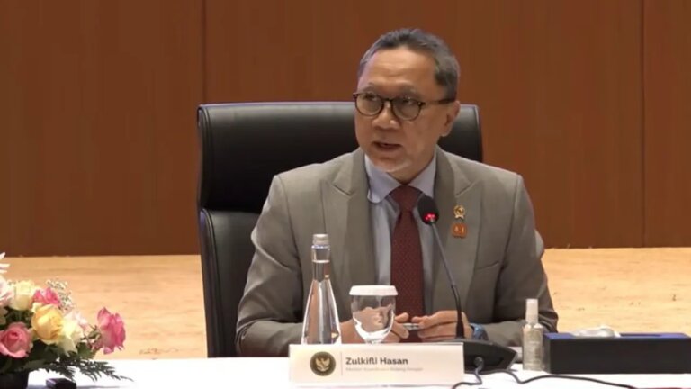 074983800_1755255437-Menteri_Pangan_Zulkifli_Hasan