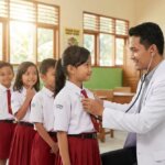 Doctor_examining_school_children_202607251313-2660069184