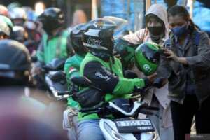 antarafoto-imbauan-thr-bagi-ojek-daring-dan-kurir-paket-200324-ysw-1