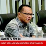 69deed0552c92-rapat-kerja-komisi-iv-dpr-ri-bersama-menteri-kehutanan-selasa-1442026_ntt