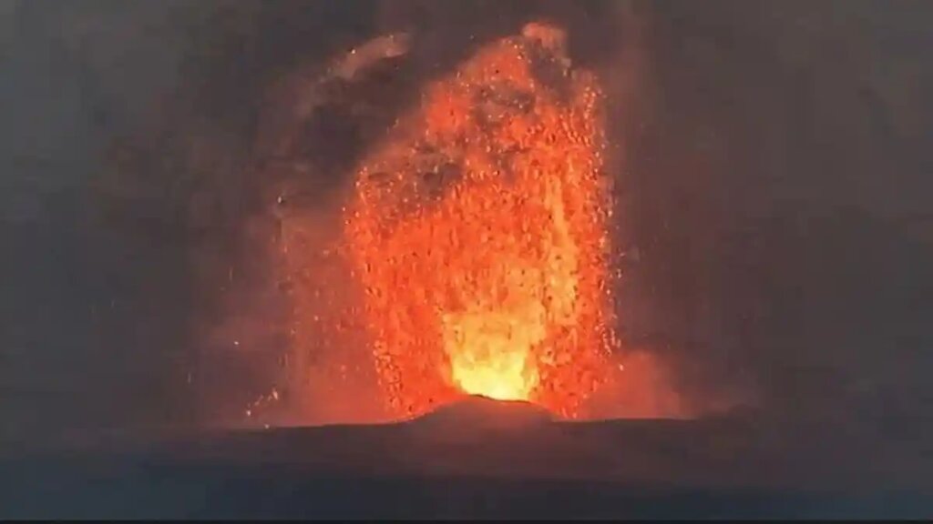 Erupsi-anak-Gunung-Krakatau