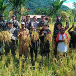prajurit-tni-yang-tergabung-dalam-satgas-pamtas-yonif-126kc-p9ae
