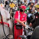 antrean-pengisian-bbm-di-spbu-wastukencana-bandung_20220903_211129