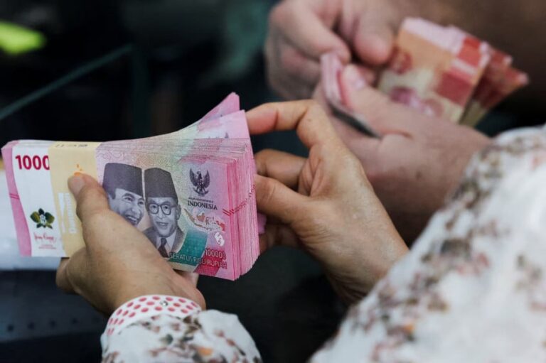tinggalkan-dolar-as-indonesiasingapura-sepakati-transaksi-mata-uang-lokal-nxv-768x511
